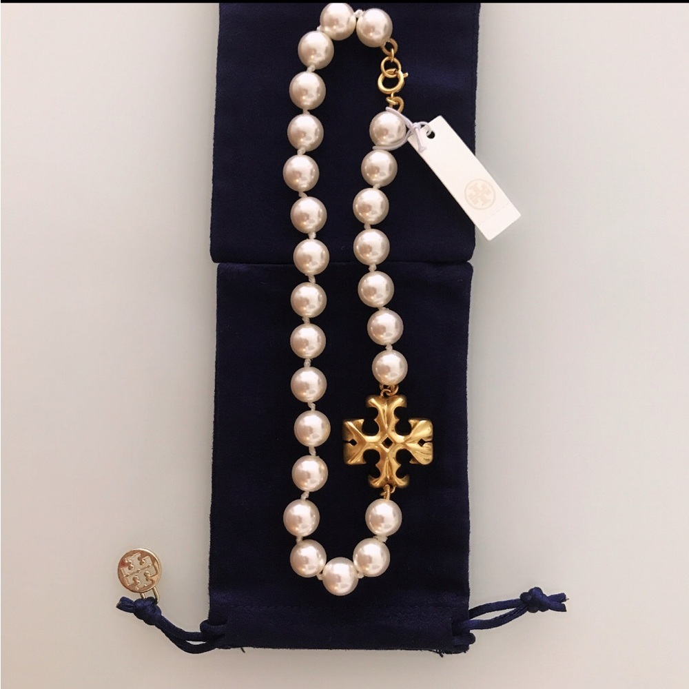 Elegant Pearl Necklace with Gold Accents